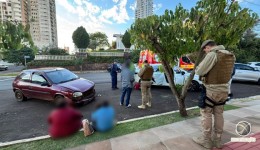 Ocupante de carro fica ferida em colisão no centro