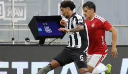 Botafogo abre vantagem duas vezes, mas Internacional arranca empate em Brasília