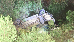 Tragédia na SC-477: passageiro morre após carro sair da pista e capotar