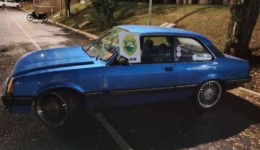 PM apreende Chevette com motor de Vectra após condutor fazer manobras perigosas