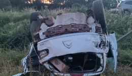 Acidente durante ultrapassagem deixa mulher ferida