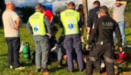 Homem morre após sofrer choque elétrico enquanto podava árvore no Oeste