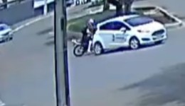 Colisão lateral entre carro e motocicleta é registrada na Av. Paraná