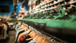 Jovem é preso após furtar 50 peças de roupas em loja de shopping