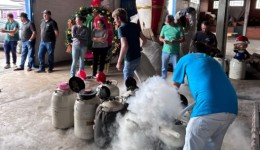 Secretaria de Agricultura entrega nitrogênio e materiais para produtores rurais