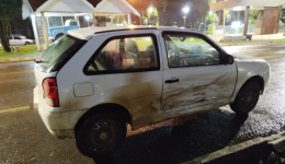 Acidente entre dois carros é registrado; jovem é encaminhada ao hospital