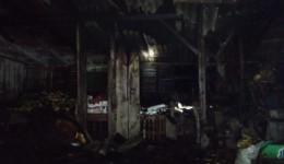 Incêndio em galpão mobiliza bombeiros no interior