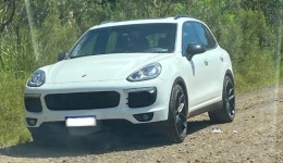 Carro de luxo furtado no Litoral é recuperado