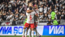 Bragantino supera o Vasco em São Januário e dorme líder do Brasileirão