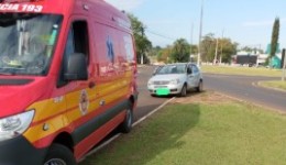Duas pessoas são conduzidas ao hospital após colisão entre carro e caminhão na BR-282