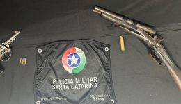 Operação em bar resulta em prisão de jovem por posse irregular de arma de fogo