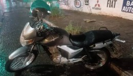 Motociclista fica gravemente ferido após colisão no Centro