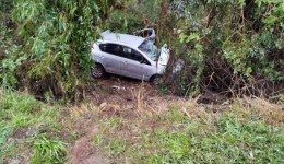 Acidente entre carro e caminhão na PR-158 deixa três pessoas feridas