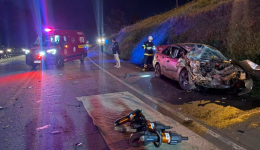 Jovem de 25 anos morre em grave acidente entre carro e carreta na BR-153