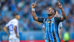 Grêmio vence o Confiança na Arena e abre vantagem na Copa do Brasil