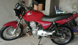 Motocicleta é furtada de estacionamento de empresa em plena luz do dia