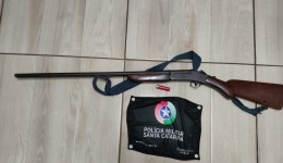 Homem é preso por posse irregular de arma e ameaça à companheira
