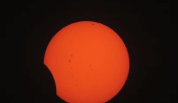 Eclipse lunar 'quase' total vai encobrir a Lua de quinta para sexta; fenômeno poderá ser visto em todo o Brasil
