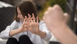 SC tem 33 feminicídios e mais de 50 mil casos de violência contra a mulher em 2025