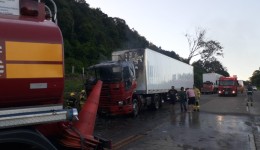 Incêndio atinge carreta na BR-163