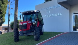 Município compra trator de 227 mil com recursos próprios