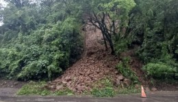 Deslizamento de terra interdita parcialmente a BR-282 entre São Miguel do Oeste e Maravilha