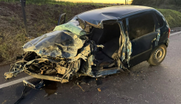 Motorista morre em grave acidente entre carro e caminhão na PR-182