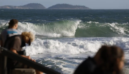 Adolescente que desapareceu com namorada no mar é encontrado