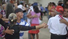 Expectativa de vida no país sobe para 76,6 anos, a maior já registrada