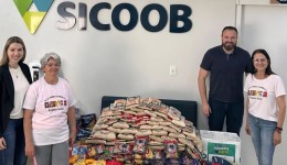 Sicoob São Miguel arrecada cerca de 5.000 kg de alimentos na campanha Alimente o Bem