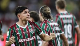 Fluminense vence a Chapecoense no Maracanã e segue na briga pela liderança