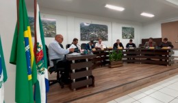 Vereador Leandro Hahn propõe espaço para o Lions Clube Mulher durante sessão da Câmara