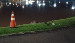 Corpo é encontrado boiando em lago municipal
