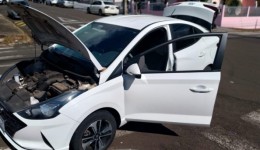 Colisão entre dois automóveis deixa mulher ferida no Bairro Vila Nova