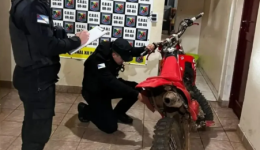 Moto é apreendida após adolescente ser flagrado dando “pipocos” no escapamento