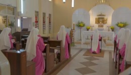 Freiras vivem em clausura permanente e dedicam a vida à oração no único convento da congregação no Brasil