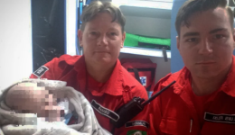 Bombeiros salvam bebê de 33 dias após engasgamento