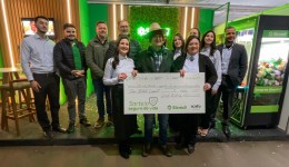 Sicredi entrega prêmio de mais de R$ 8 mil a associado durante abertura da Festa do Chapéu de Palha