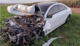 Carro recém-comprado se envolve em acidente na BR-163