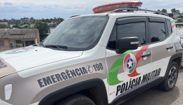 Homem é preso após agredir mulher com soco, garfo e impedir saída de casa