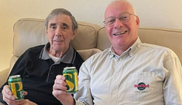 Homem viaja 22 mil quilômetros para tomar a última cerveja com amigo em estado terminal