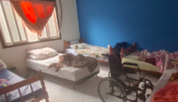 Idosa é hospitalizada e dois lares clandestinos são interditados por maus-tratos