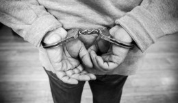 Tentativa de entrada no presídio com drogas termina em prisão de mulher