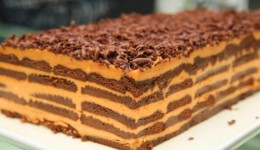 Chocotorta cremosa, molhadinha e deliciosa com apenas 4 ingredientes
