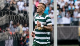 Breno Lopes brilha, Coritiba goleia o Santos e Neymar se revolta com erro de substituição