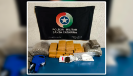 Perseguição termina em queda e apreensão de quase 9 kg de drogas