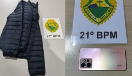 Homem que praticou furtos de jaqueta e celular é preso pela PM
