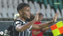 Corinthians vence o Coritiba na despedida do Brasileirão