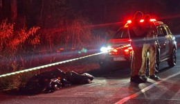 Homem morre após cair com moto em rio