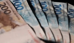 Concessões de empréstimos no Brasil caem em fevereiro e inadimplência é a maior desde 2017, diz BC